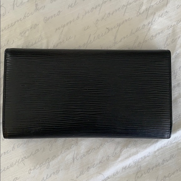 Preowned Louis Vuitton Black EPI Sarah Wallet - Picture 4 of 12